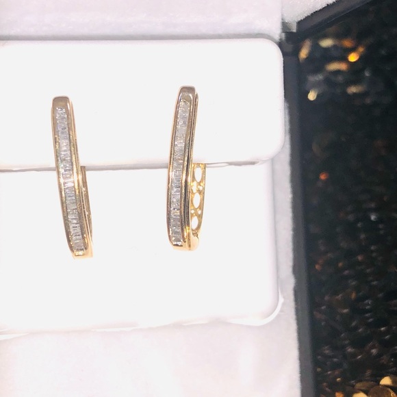 10k yellow gold vermeil Real diamond hoop Huggie earrings exquisite baguette Wow - Picture 4 of 7